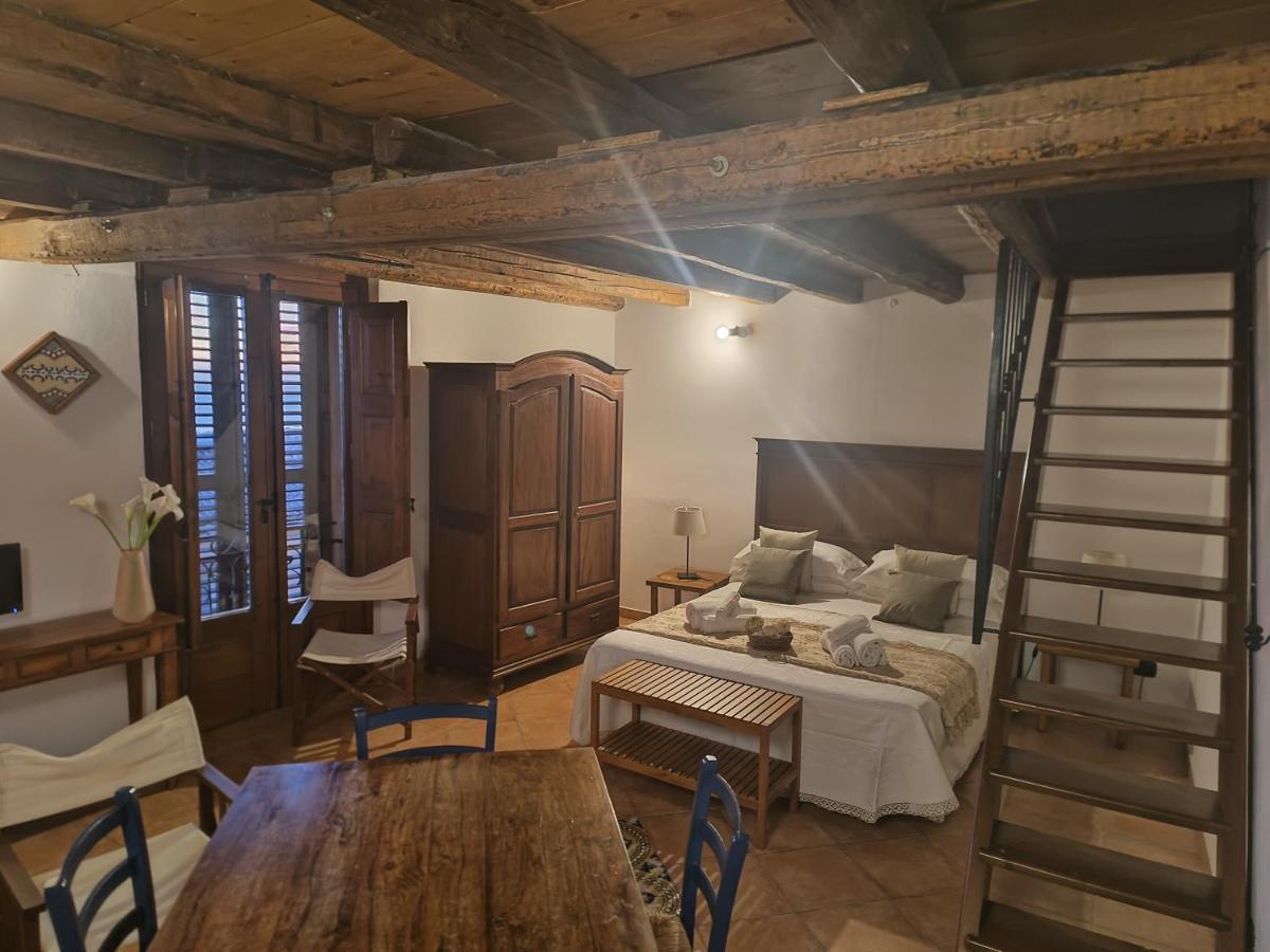 Afena Rent Bedrooms อากริเจนโต ภายนอก รูปภาพ