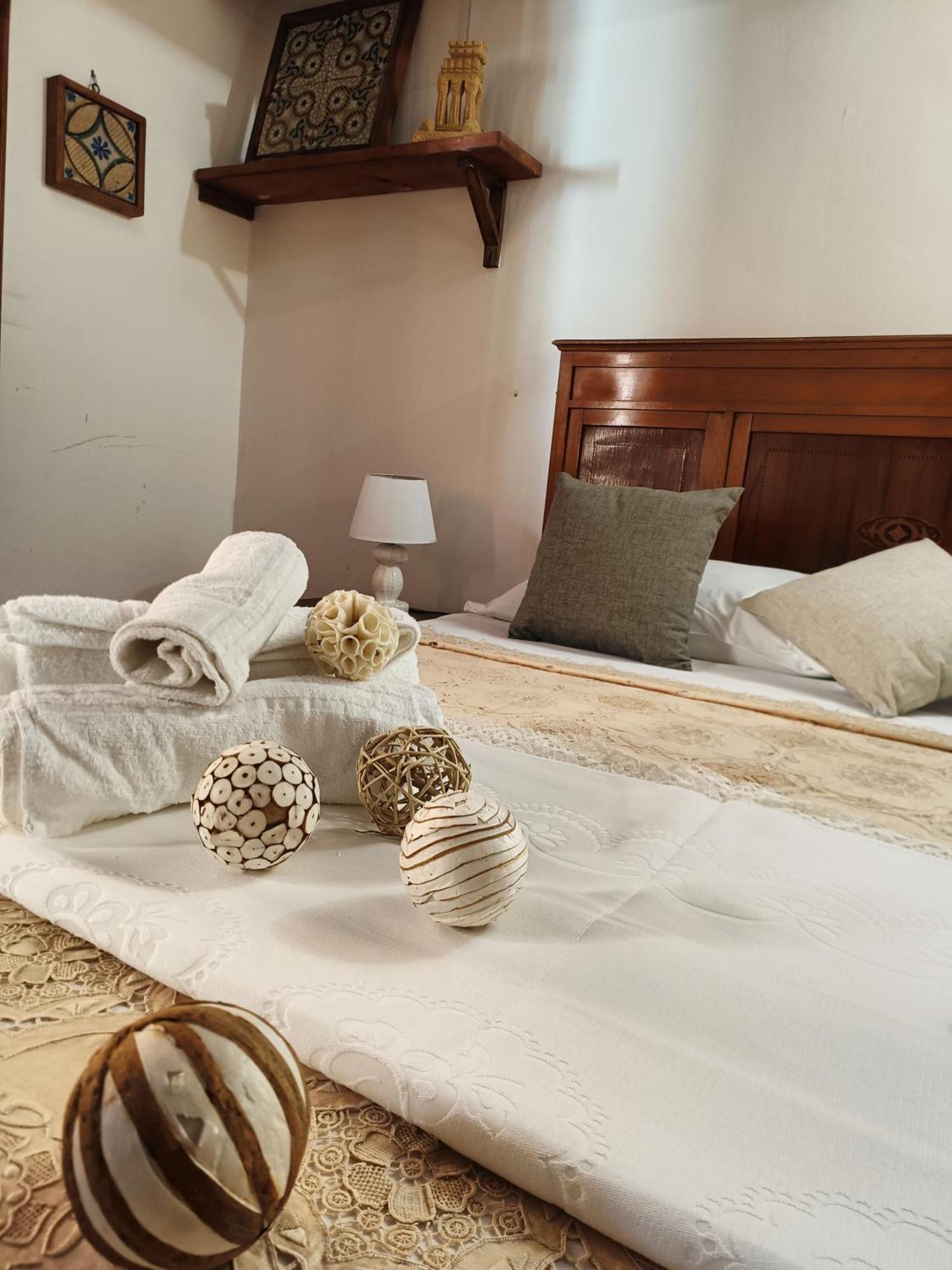 Afena Rent Bedrooms อากริเจนโต ภายนอก รูปภาพ